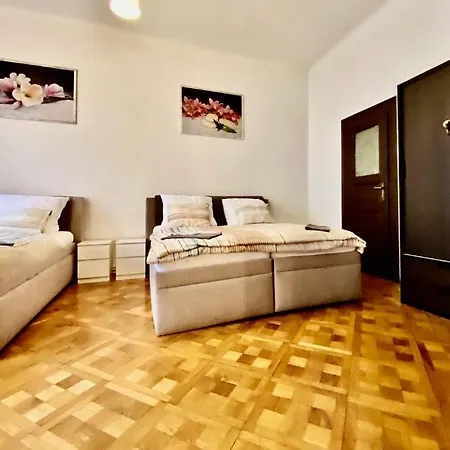 Spacious Cozy In Centre Apartment *