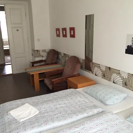 Отель Charles Square 3*