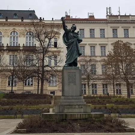 Apartment Comfortable Great Location Close To Center Prague