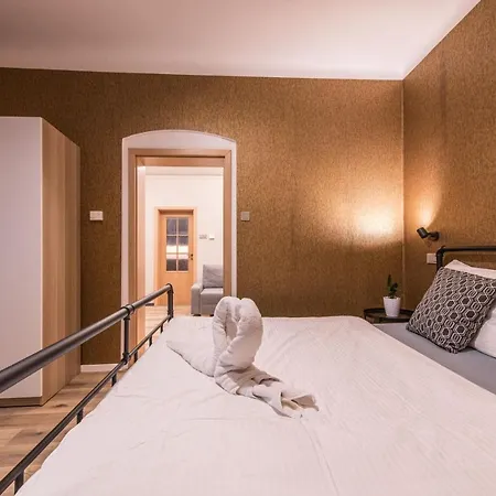 Locals Monastery Apartment *