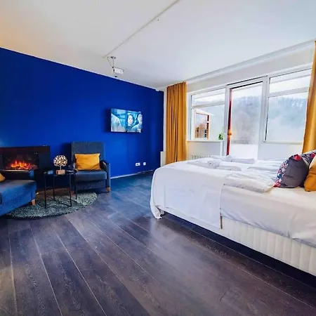 Lovely 3bd - Rooftop - Jacuzzi&sauna Apartment