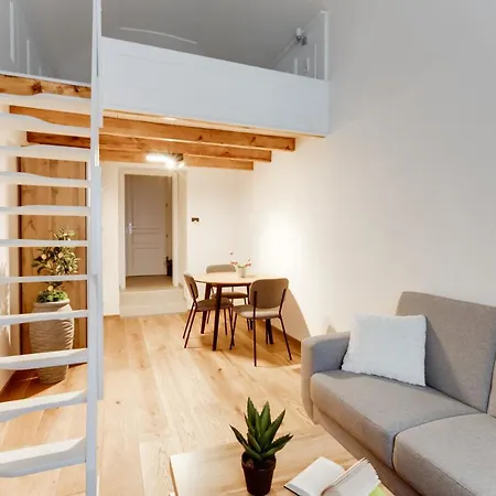 Dream Duplex On Riverside * Praga