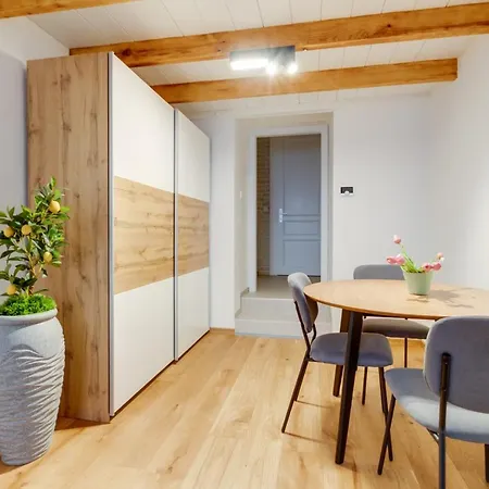 Dream Duplex On Riverside *