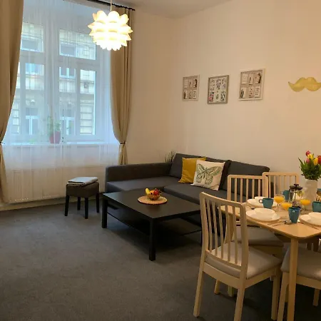 Little Tom Apartment *
