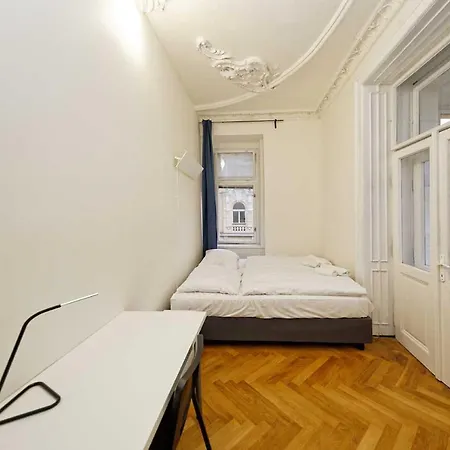 Jiriho Z Podebrad Apartment