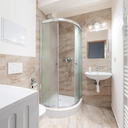 Brand New Two #26 With Free Secure Parking Close To Center * Praga