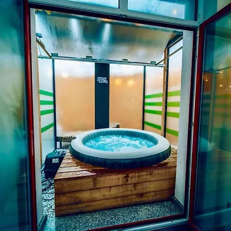 Miami Lovely Romantic Garden With Whirlpool * Praga