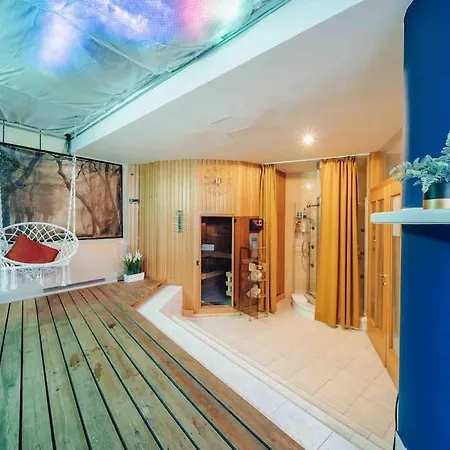 Unique With Private Pool, Cinema, * 布拉格