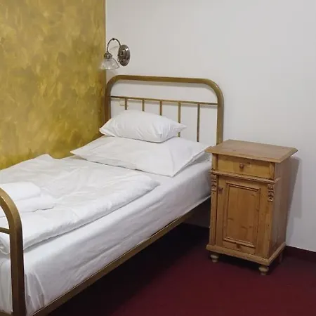 U Zlateho Jelena Hotel