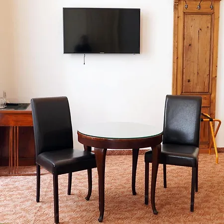 Hotel U Zlateho Jelena