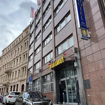 Luxury Family Bílá Labuť Hotel 4*