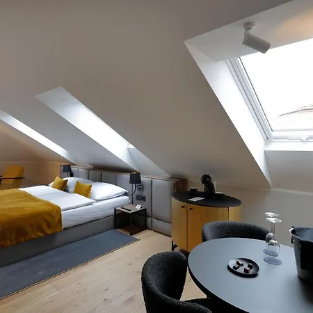 Prokop Square 4*