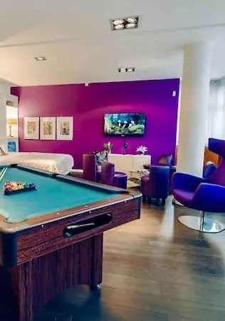 Miami Lovely Romantic Garden With Whirlpool Praga
