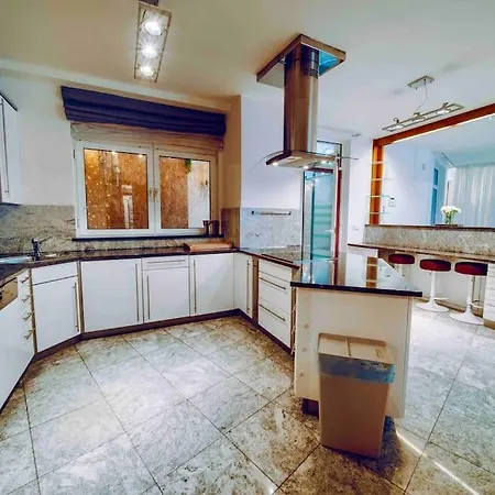 Appartamento Miami Lovely Romantic Garden With Whirlpool Praga