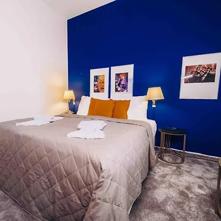 Unique With Private Pool, Cinema, * Praha