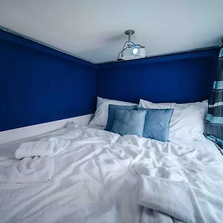 Unique With Private Pool, Cinema, Apartmán Praha