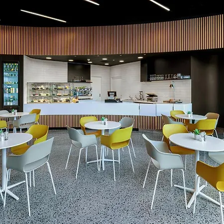 Hotel By Ihg