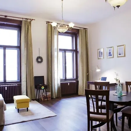 Rhythm And Style In City Center Andel Apartment *