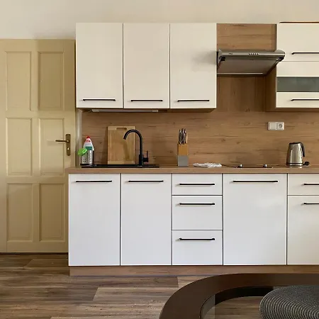 Kaiser Apartment *
