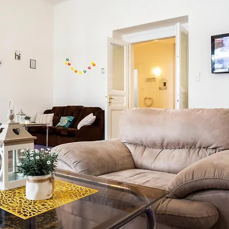 Appartement Large 3 Bdr In The Heart Of *