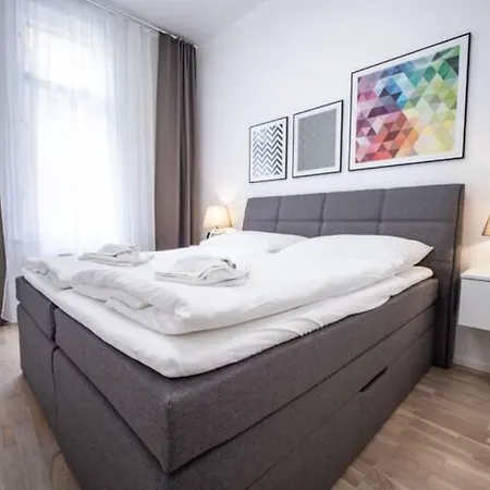 Class In Old Town 2 Bedrooms * 프라하