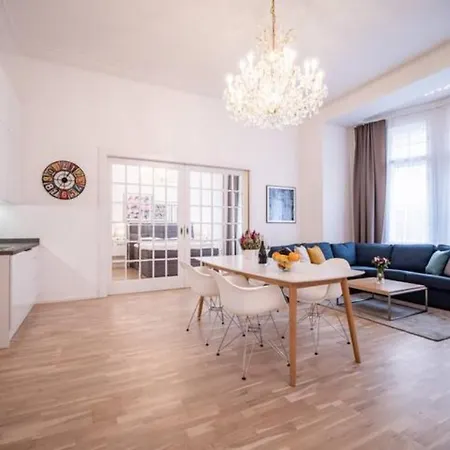 아파트 Class In Old Town 2 Bedrooms