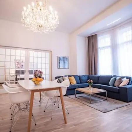 Class In Old Town 2 Bedrooms *