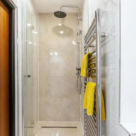Popular Location / Street View / 4 Ppl / Netflix Appartement Prague