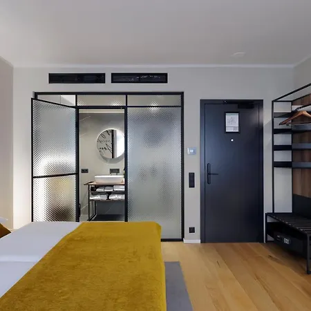 Prokop Square 4*