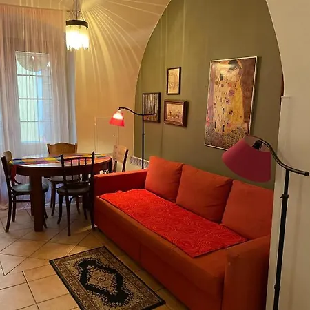Rustic Ground Floor In Mala Strana Appartement Praag