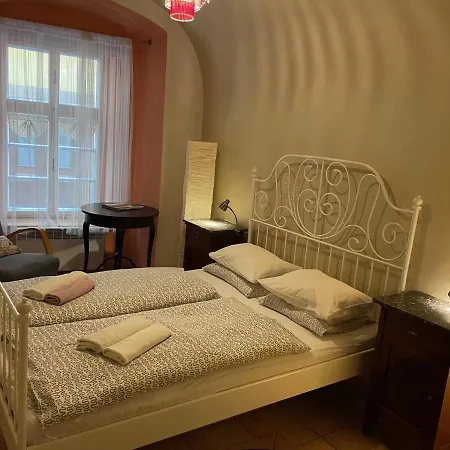 Appartement Rustic Ground Floor In Mala Strana Praag