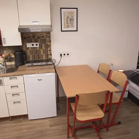 Apartmán School - Your Unique Place In By Metro Vysehrad