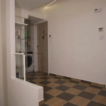 Apartmán School - Your Unique Place In By Metro Vysehrad