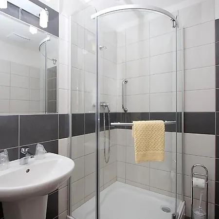 Ostrůvek 3*