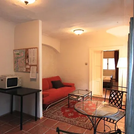 Apartment Cool 1 Bedroom Prokopska In Mala Strana