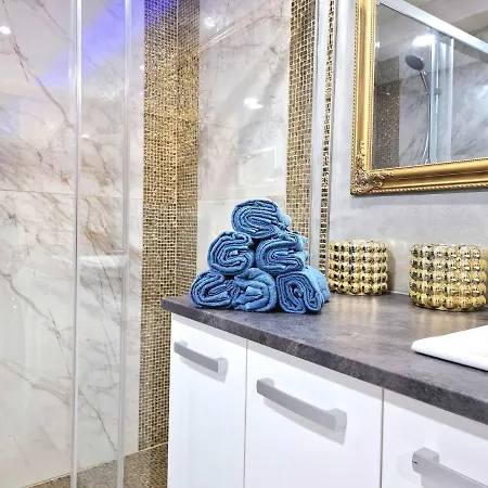 Wellness Gold With Private Sauna & Jacuzzi Apartment *