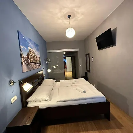 Central Studios Hotel 3*