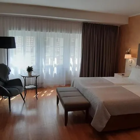 The Golden Wheel Отель 4*