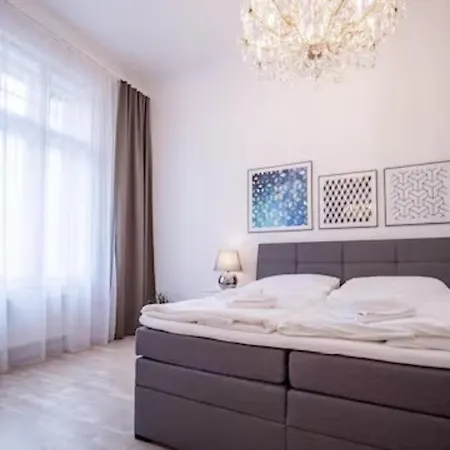 Class In Old Town 2 Bedrooms * 프라하