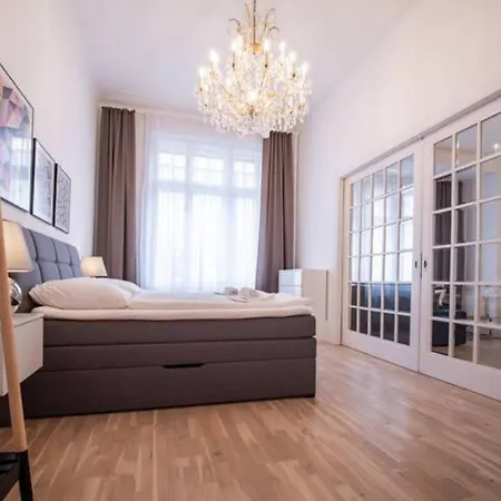 Class In Old Town 2 Bedrooms * 프라하