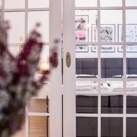 Class In Old Town 2 Bedrooms * 프라하