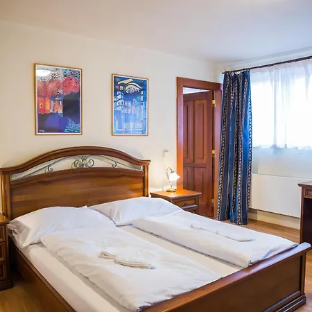 Hostel Little Quarter *