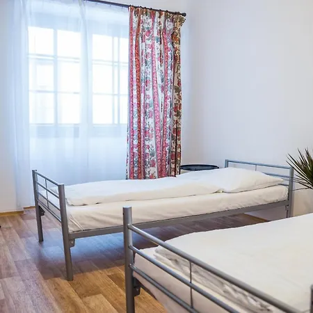 Little Quarter Hostel *