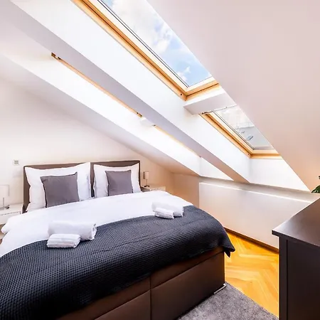 Luxurious Woodrow Wilson In Centre Apartment