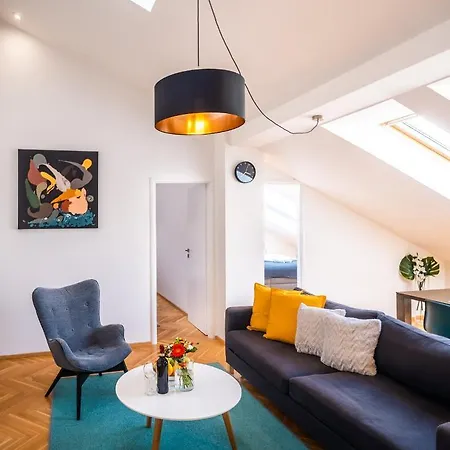 Luxurious Woodrow Wilson In Centre Apartment *