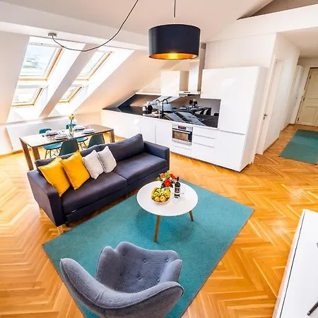 Luxurious Woodrow Wilson In Centre Apartment