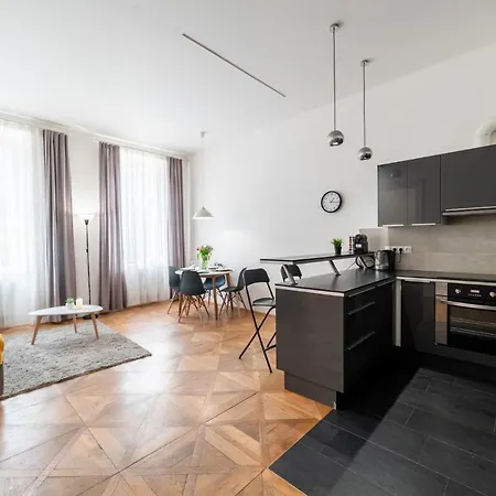 Apartment Exclusive Near Kafka's Head