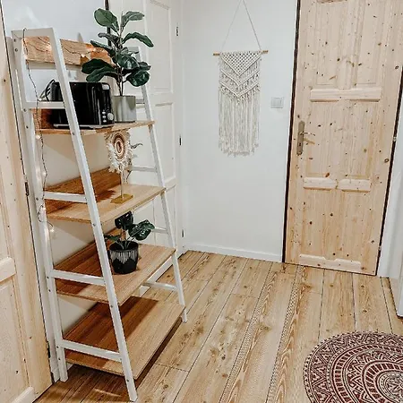 Quiet Boho Lair 10 Min To Centre *