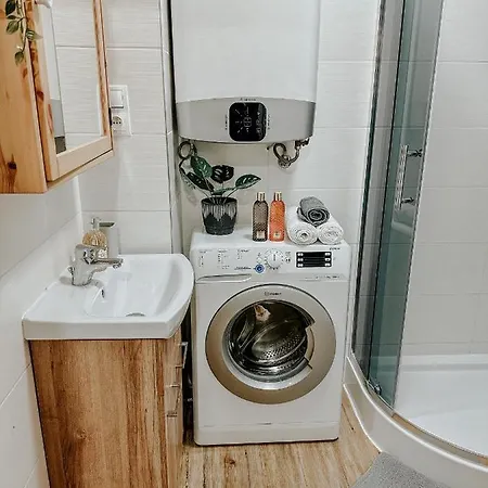 Quiet Boho Lair 10 Min To Centre Apartment *