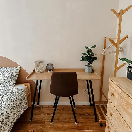 Quiet Boho Lair 10 Min To Centre Prague